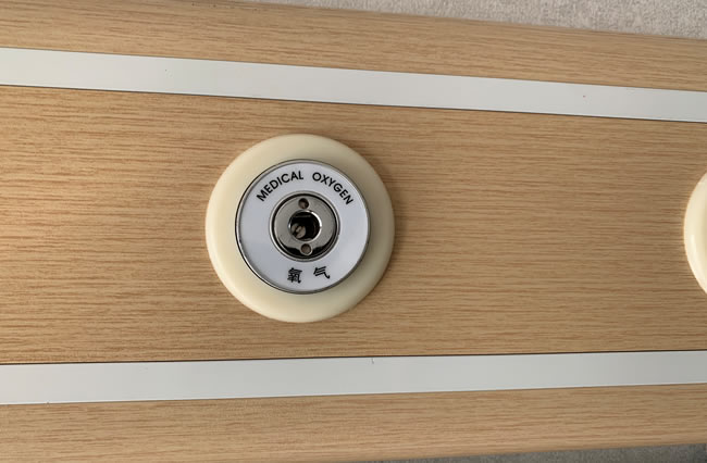 醫院病房墻上吸氧裝置 醫院病房氧氣濕化瓶插拔方式2.jpg